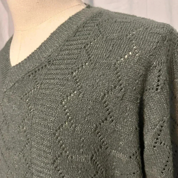 Women’s Sz L Green/blue Sweater. Soft. V-neck. Lightweight. See Through. Nice. - Picture 2 of 5